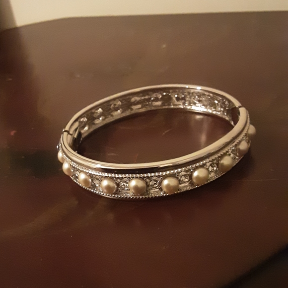 Pearl and crystal hinged bangle